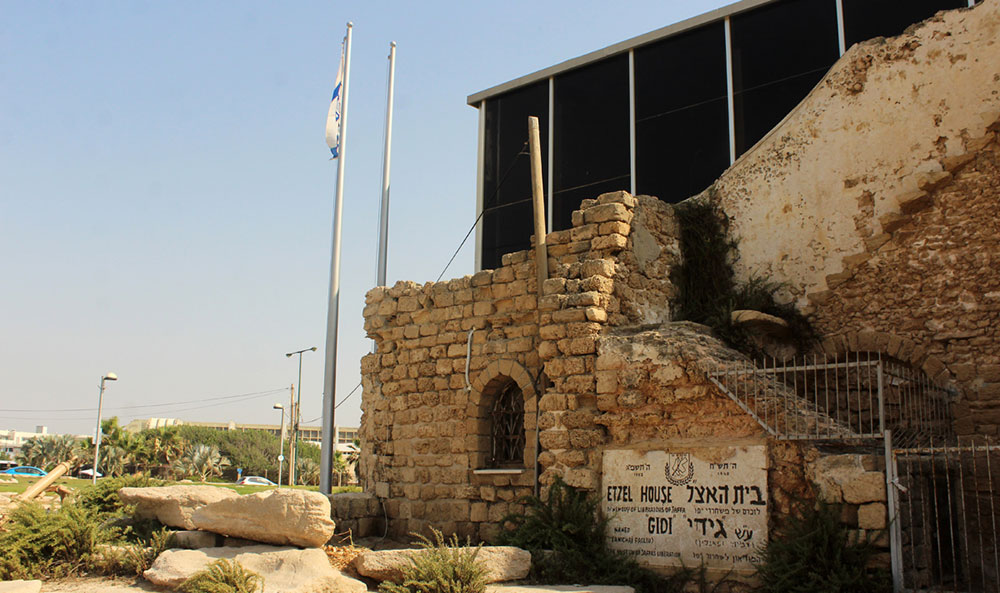 Ruine des Sitz des Mukhtars (Dorfvorstehers) von Manshiya, einstiger Bezirk von Jaffa. Heute befindet sich dort, gelegen an der Strandpromenade von Tel Aviv, das Etzel-Museum. Die paramilitärische jüdische Untergrundorganisation nahm 1948 Jaffa ein.