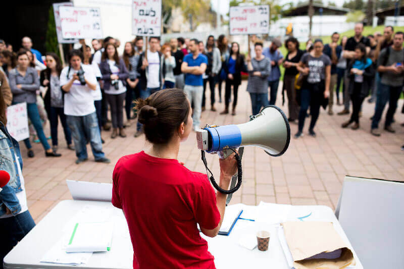 Demontration für Arbeiter*innenrechte, Tel Aviv College, 2014 (Foto: Activestills)