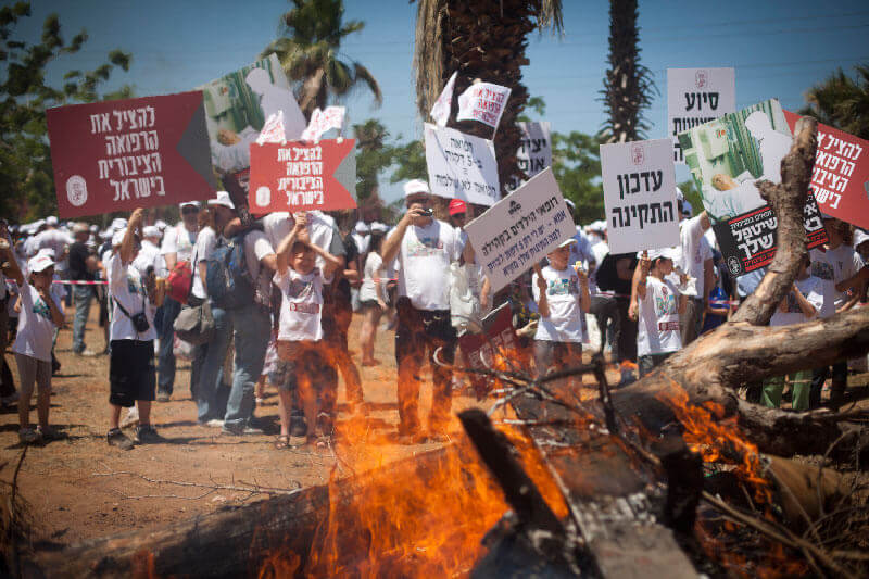 Protest von Ärzt*innen, Tel Aviv, Israel, 2011. (Foto: Activestills)