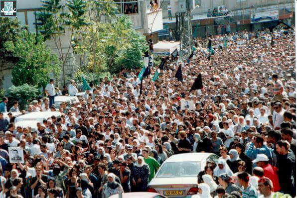 Demonstration von palästinensischen Staatbürger*innen Israels Anfang Oktober 2000. (Foto: Adalah)