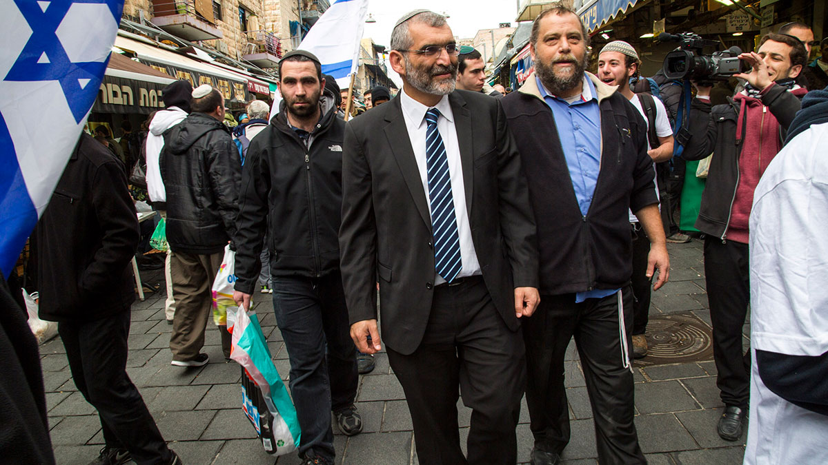 Michael Ben Ari von der „Otzma Yehudit“-Partei und Benzi Gopstei Kopf der „Lehava“ Organisation in Jerusalem, 2015. Foto: Activestills