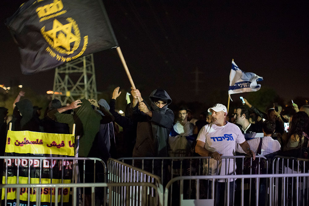 Rechtsradikale protestieren gegen die alternative Gedenkveranstaltung, Tel Aviv 2018. Foto: Activestills