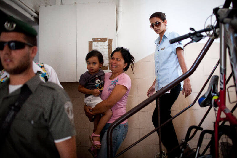  Die erste Abschiebung von einem in Israel geborenen Kind einer Arbeitsmigrantin. Tel Aviv, Israel, 16.8.2011 (Foto: Activestills)