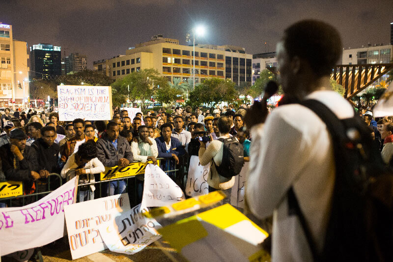Protest gegen die Internierungsanlage für Geflüchtete in Cholot, Tel Aviv, 2014 (Foto: Activestills)