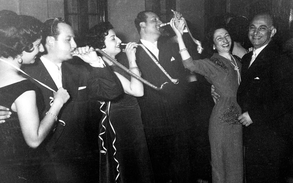 Partygesellschaft einer jüdischen Familie in Baghdad. Um 1950.