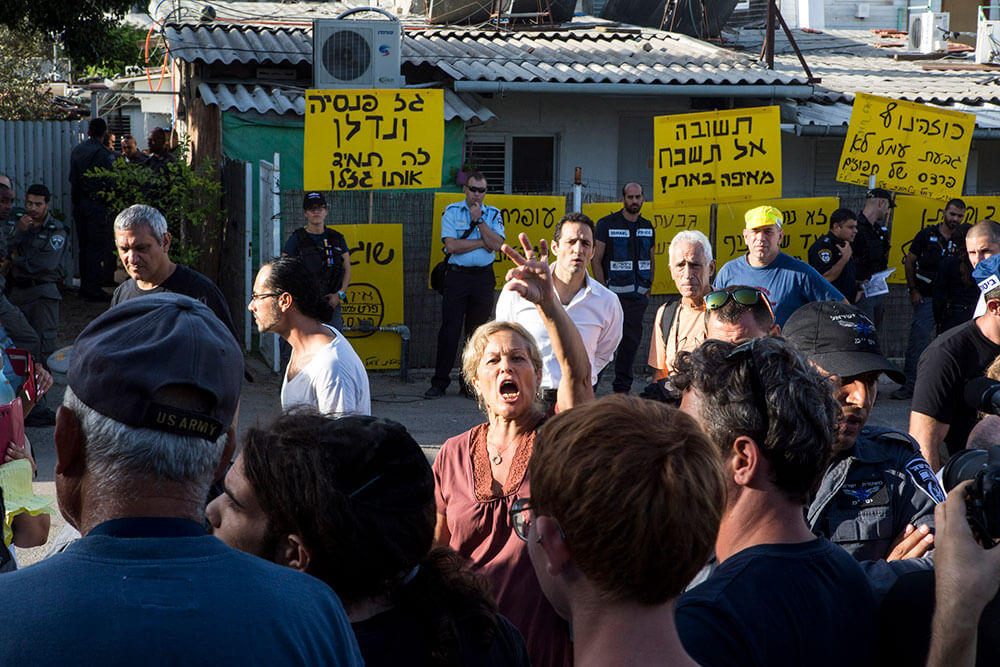 Protest gegen die Räumung von Givat Amal, Stadtbezirk von Tel Aviv. Die Bewohner wurden dort in den Fünfzigerjahren angesiedelt und sollten nun Investoren weichen.Die Regierung verkaufte das Land mitsamt seinen Bewohnern. 2015. Foto: Activestills