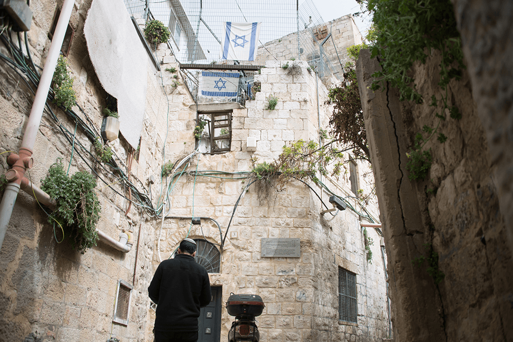 Von israelischen Siedler*innen übernommenes Haus im muslimischen Viertel der Altstadt von Ost-Jerusalem, 2016. Foto: Activestills