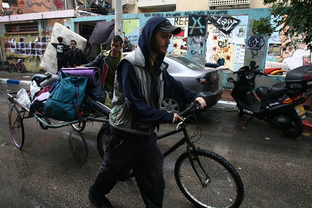 Tom beim Auszug aus einem besetzten Haus im Florentin-Viertel im Süden Tel Avivs, 2007